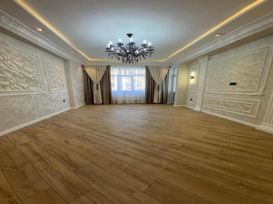 Satılır 3 otaqlı 130 m<sup>2</sup> yeni tikili Bakı şəh, Yasamal ray, Yeni Yasamal Əsəd Əhmədov 24 B ünvanında