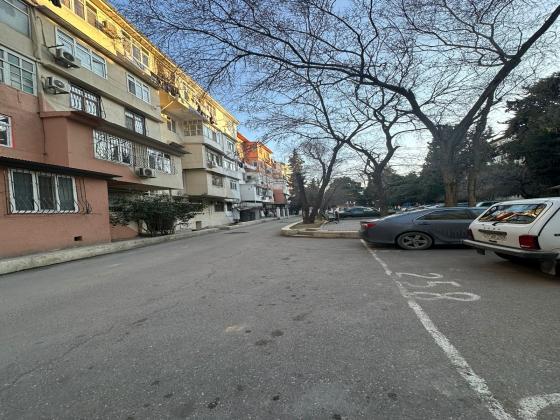 Satılır 2 otaqlı 113000 m2 yeni tikili 4mkr Huseyin Seyidzade kuc ünvanında